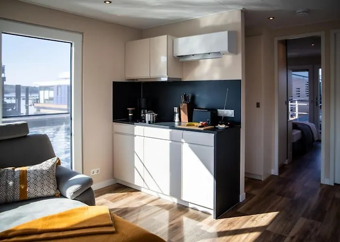 Botel Hausboot Bellini *